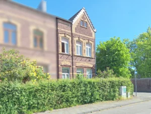 Doppelhaushälfte in Köln: Historischer Charme mit Potenzial