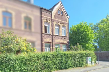 Doppelhaushälfte in Köln: Historischer Charme mit Potenzial