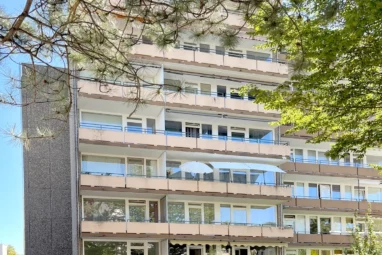 Urbanes und modernes Singleappartement mit Stäbchenparkett und Aussenstellplatz